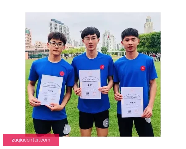 摇滚巨星邦·乔维现身迈阿密大师赛与网坛名将萨芬卢布合影互动